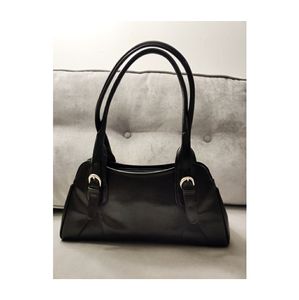 Barely used black purse w multiple pockets!!!